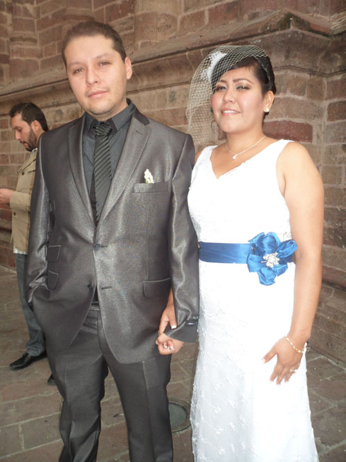 Martha y David, unen sus vidas ante Dios.