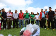 Entrega alcalde Nicolás Cibrián uniformes deportivos