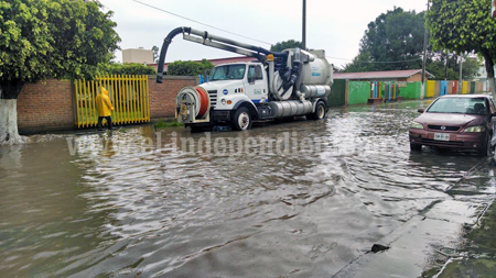 Personal del SAPAZ implementó operativo contra afectaciones por fuerte lluvia