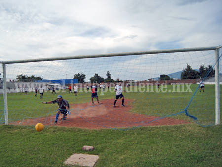 Gran encuentro de futbol entre Jardines de Catedral e Ingenieros-Arquitectos