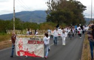 Marchan estudiantes en apoyo a normalistas