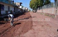 Avanza pavimentación en la calle Carlos Gálvez Betancourt de Sahuayo