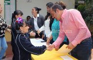 Ángel Macías realizó entrega de folios del programa seguro de vida para jefas de familia