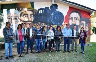 Alumnos de Casa de la Cultura demuestran su talento, pintan mural de la Revolución Mexicana