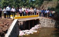 Invierten casi 400 mil pesos en construcción de puente en Guarachanillo en Tangamandapio