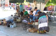 En picada actividad de lustradores de calzado