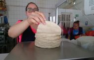 Piden a compradores de tortillas uso de recipientes alternos para llevar producto