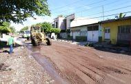 Gobierno local brinda atención a la vialidad principal de Ario de Rayón