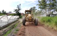 Gobierno local mejora caminos carrileros del ejido de Atecucario