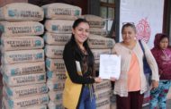 Familias zamoranas reciben material de construcción, tinacos y calentadores solares para mejorar sus viviendas