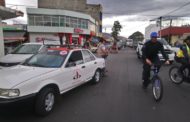 Taxistas determinan reducir 5 pesos pasaje en solidaridad con usuarios