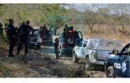 Hallan dos cuerpos dentro de fosas en Tangancícuaro