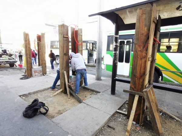 Gobierno local construye nuevo parabus en avenida 5 de Mayo Sur