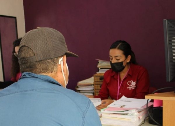 Invita DIF Tangancícuaro a adultos mayores para tramitar tarjeta del INAPAM