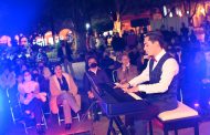 Joven pianista Jorge Alberto Gómez Moreno ofreció concierto de piano en la plaza principal