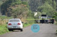 Localizan cadáver con huellas de violencia dentro de un auto abandonado