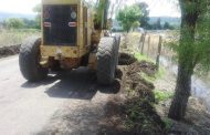 Limpian cunetas para desfogue de agua pluvial en La Ladera