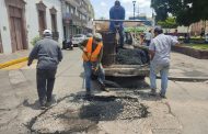 Continúa bacheo en las calles de la ciudad de Zamora