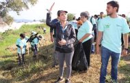 Plantan 400 árboles sobre parque lineal rumbo a Atecucario