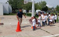 Instruyen a niños de curso de verano del DIF Zamora sobre protección civil