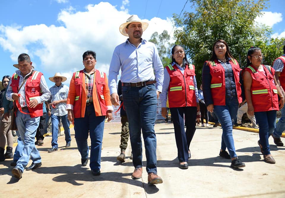 Miguel Ramos entrega obra en la comunidad de Huancito.