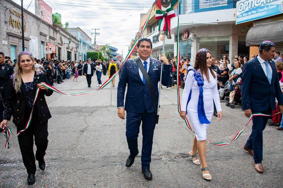 En el desfile de 16 de septiembre participaron instituciones, corporaciones y autoridades.