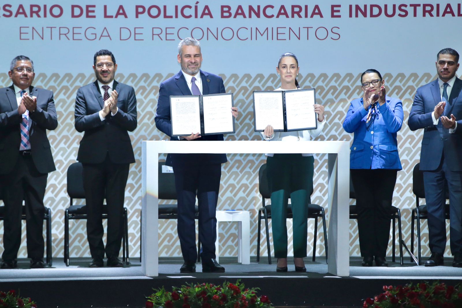 *Bedolla y Sheinbaum firman convenio para fortalecer a la Policía Auxiliar de Michoacán*