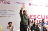 Miguel Ramos recibe apoyos de “La Escuela es Nuestra” para Chilchota