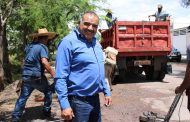 Realizan labores de bacheo en la rúa Tamándaro-La Planta