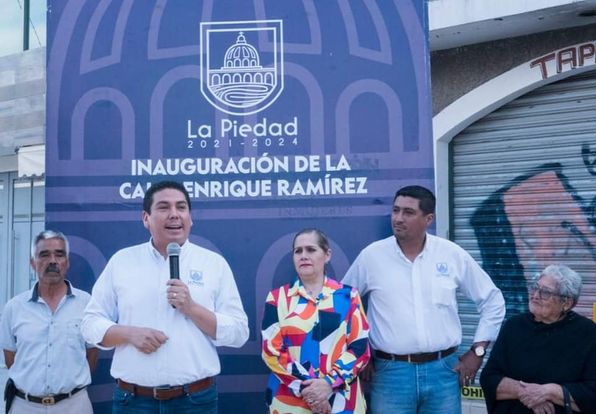 Inauguran calle Enrique Ramírez