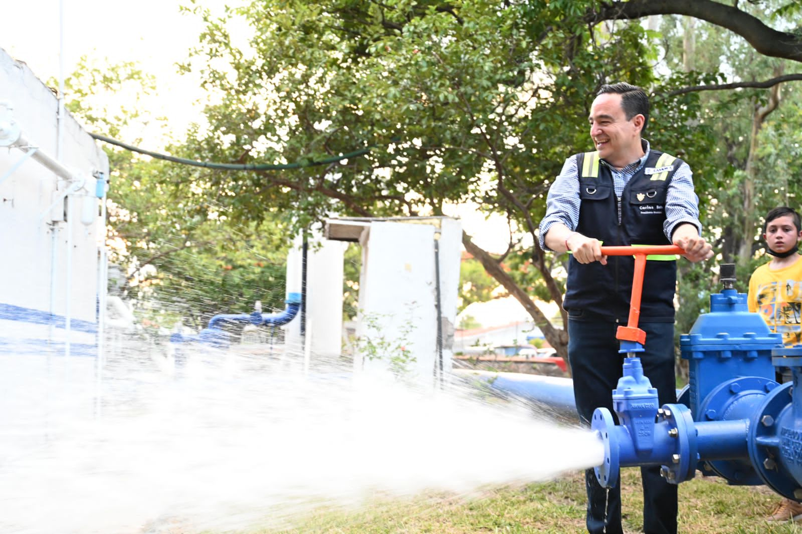 Carlos Soto inaugura nuevo pozo de abastecimiento en Las Fuentes