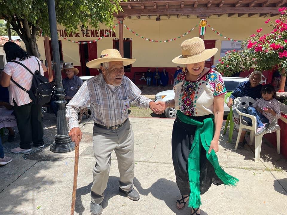 DIF Tangancícuaro llevó a cabo la coronación y premiación a adultos mayores de la comunidad indígena de Patamban