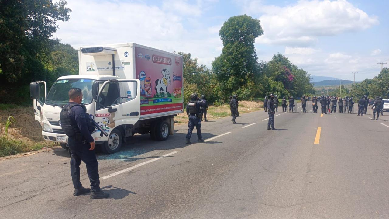 Guardia Civil mantiene presencia en la zona de Carapan para restablecer el libre tránsito