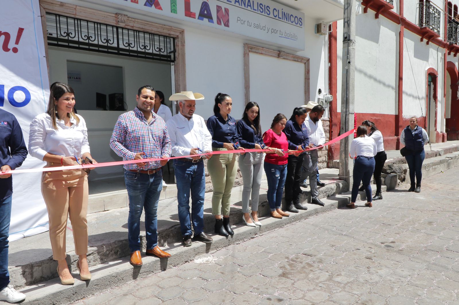 *Entrega Bedolla obras públicas y maquinaria a municipios de la región Bajío*