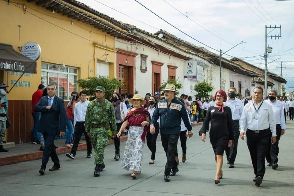 Regresó a Tangancícuaro el acto y desfile cívico