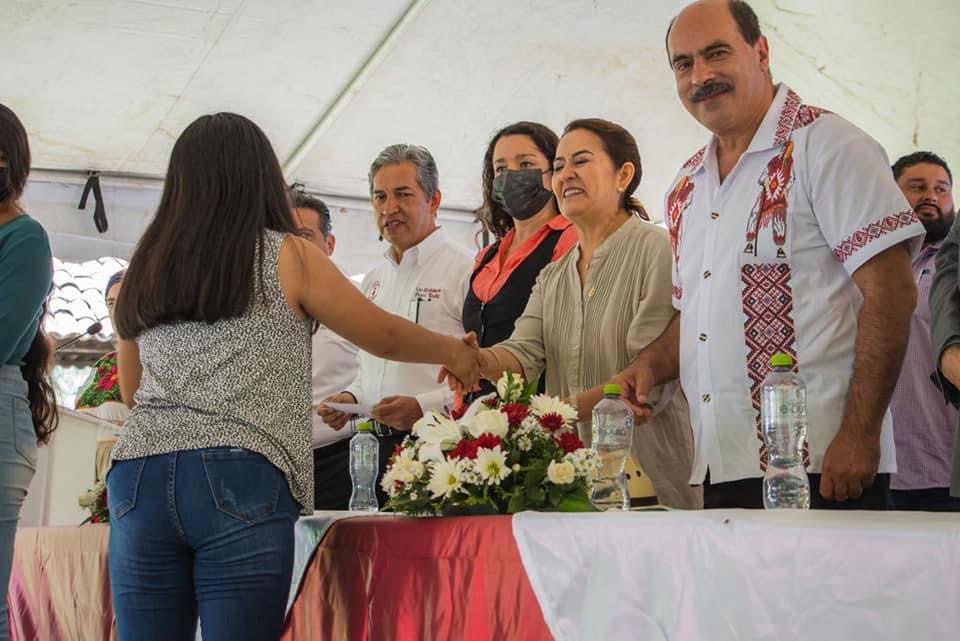 El recurso económico del parque nacional Lago de Camécuaro se invierte en la beca “Lázaro Cárdenas y Cuca García”.