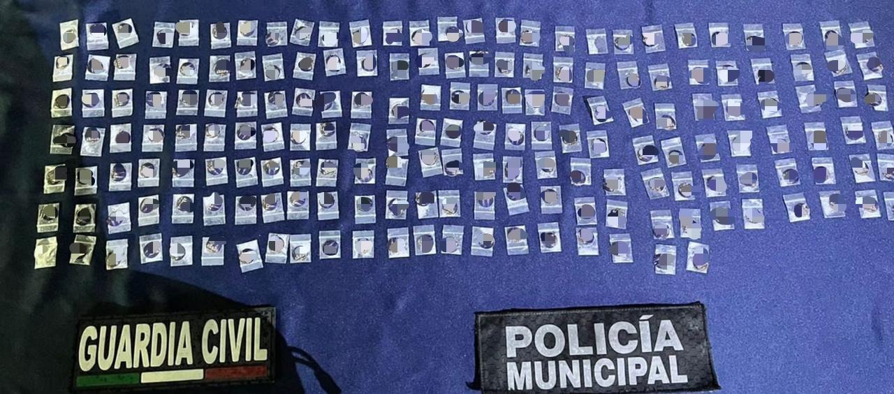 *En distintos hechos del Blindaje Zamora, Guardia Civil y Policía Municipal aseguran a 9 personas, 559 envoltorios de drogas, un arma y vehículos.