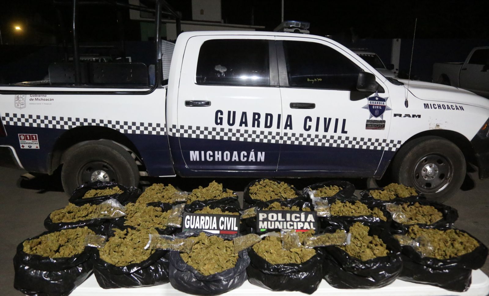 Tras operatividad en Jacona, Guardia Civil y Policía Municipal decomisan 20 kilos de marihuana y 68 dosis de metanfetamina; hay cuatro detenidos