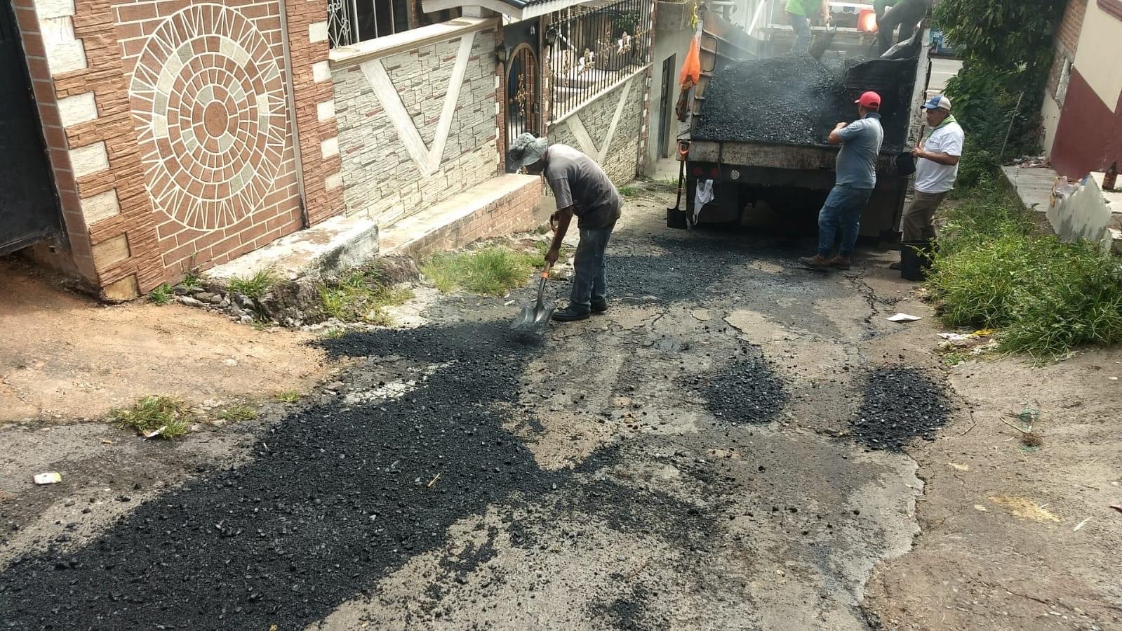 Obras Públicas repara vialidades en El Sauz de Abajo y Tierras Blancas