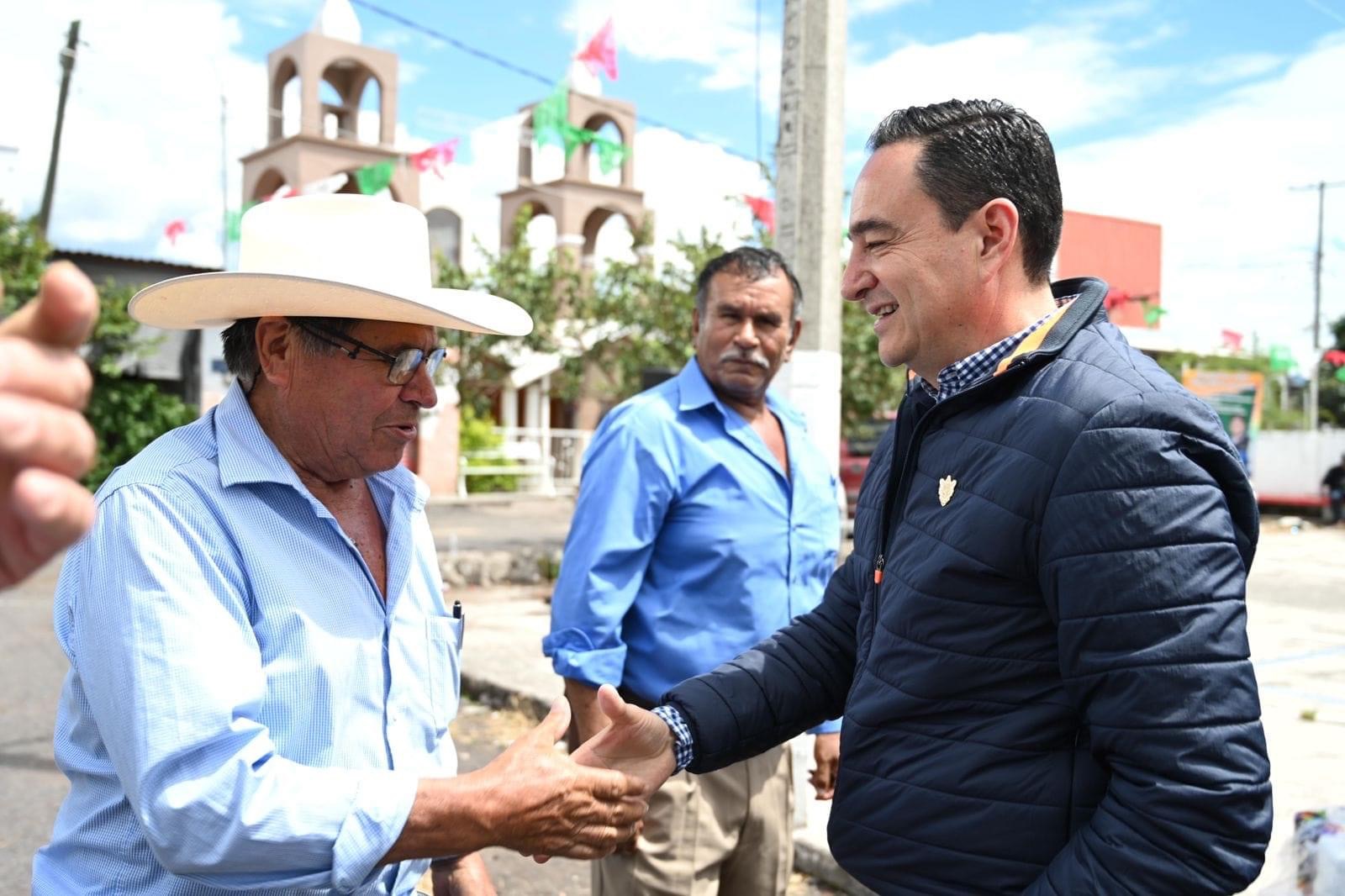 Carlos Soto sostuvo acercamiento con vecinos del Sauz de Abajo