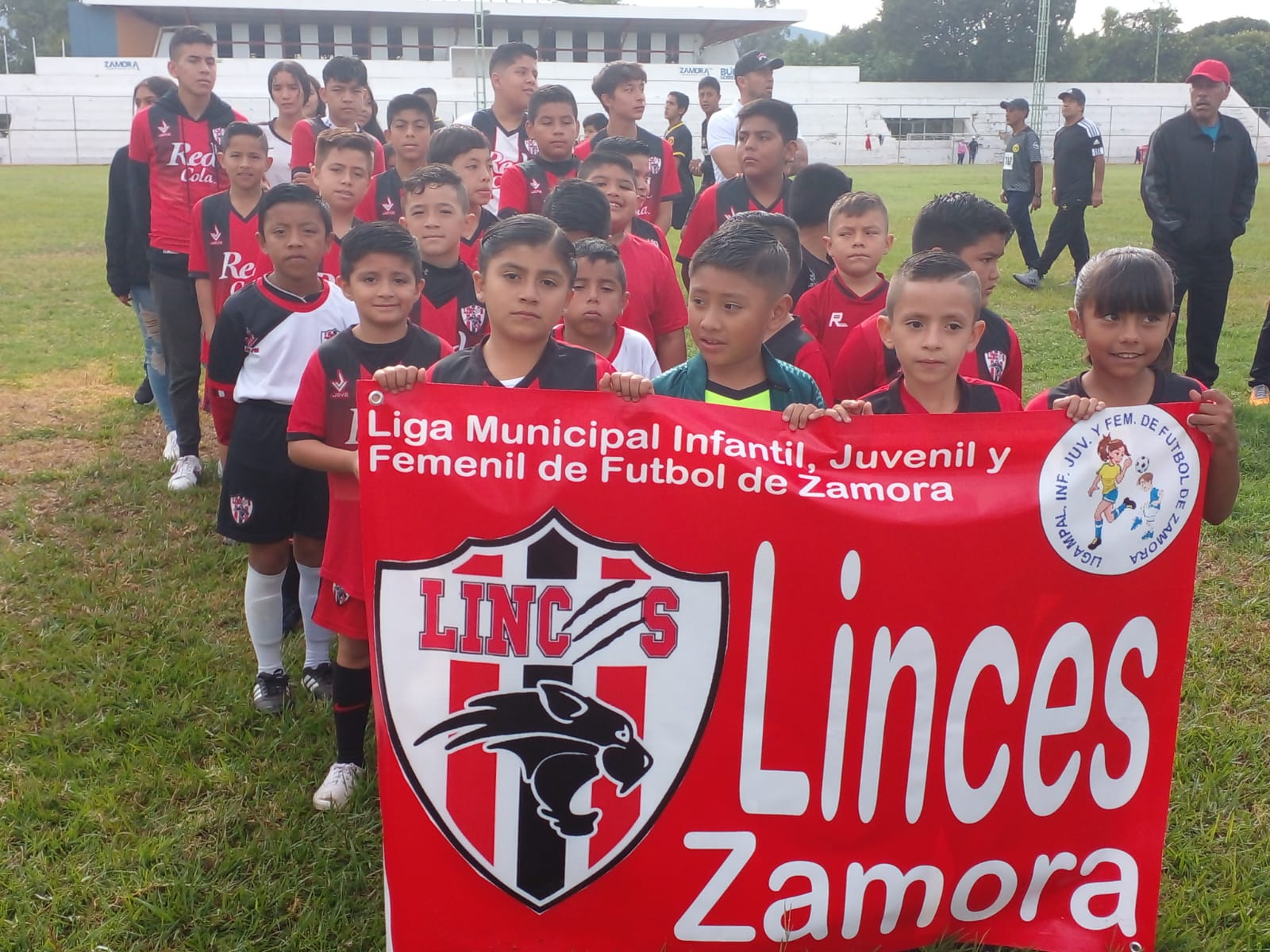 Linces Zamora se presenta en inauguración de Liga Infantil Juvenil