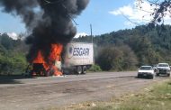 *Apegada a derecho, detención de supuestos egresados normalistas que incendiaban coche: Segob*