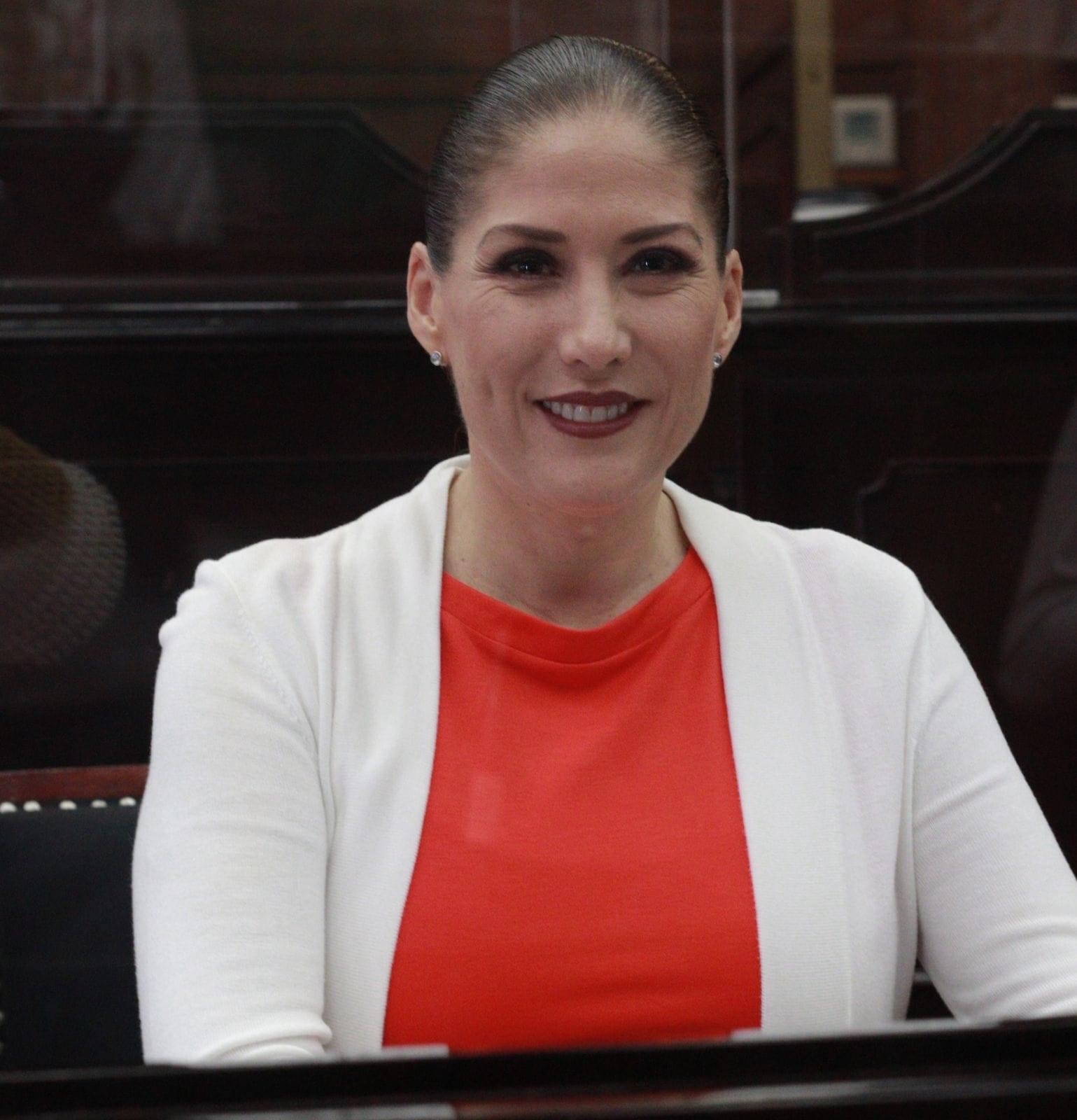 Celebra Ivonne Pantoja aprobación de iniciativa para prevenir embarazo en adolescentes