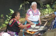 El edil Dr. David Melgoza Apoya al sector artesanal de Tangancícuaro