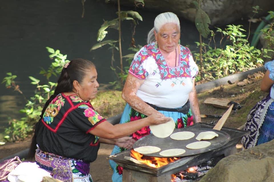 El edil Dr. David Melgoza Apoya al sector artesanal de Tangancícuaro