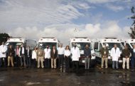 Entrega IMSS Michoacán cinco nuevas ambulancias