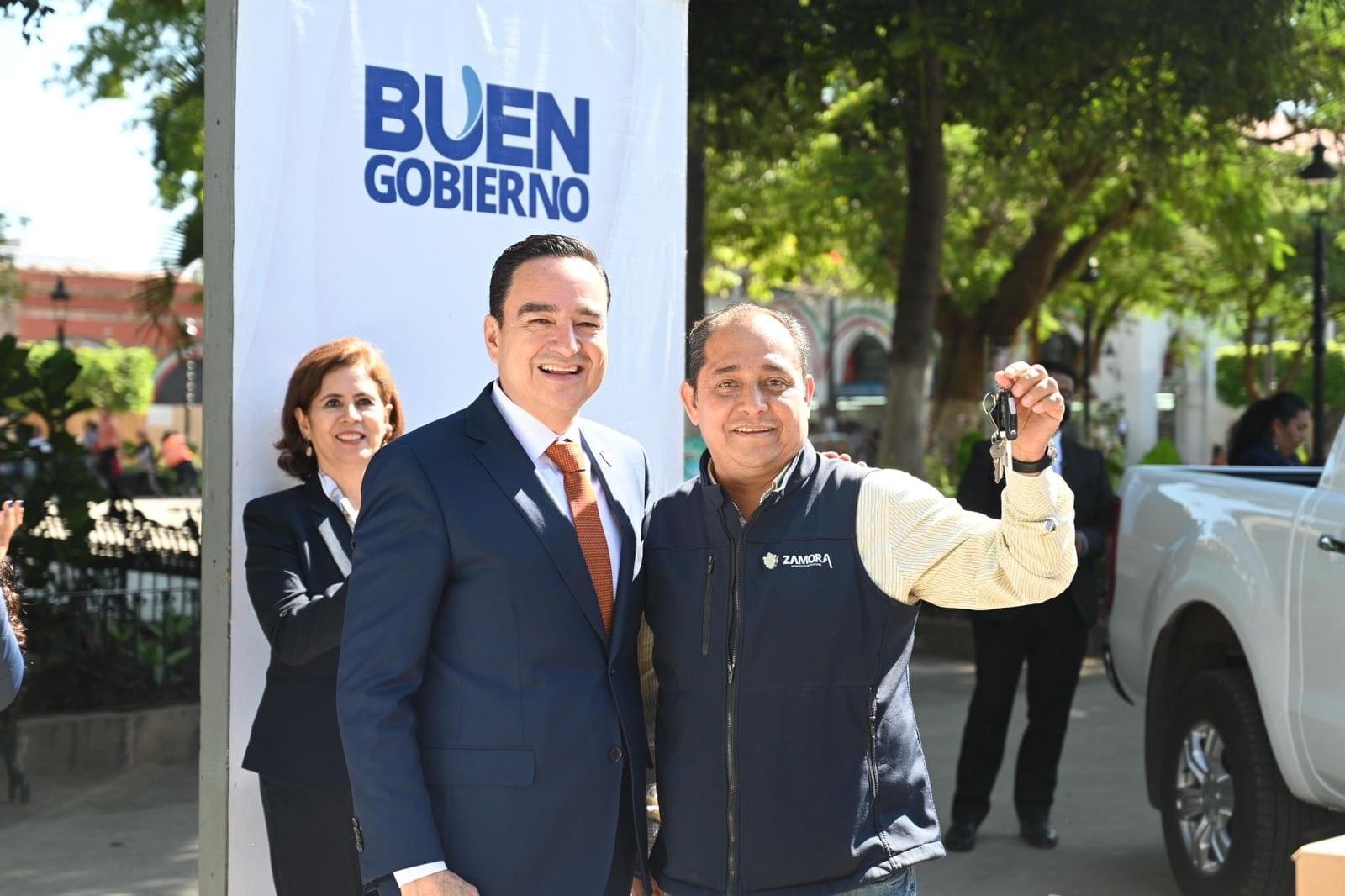 Presidente Carlos Soto entregó equipamiento a Obras Públicas y Desarrollo Social