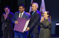 Entrega Bedolla Premio Estatal de las Artes Eréndira 2022