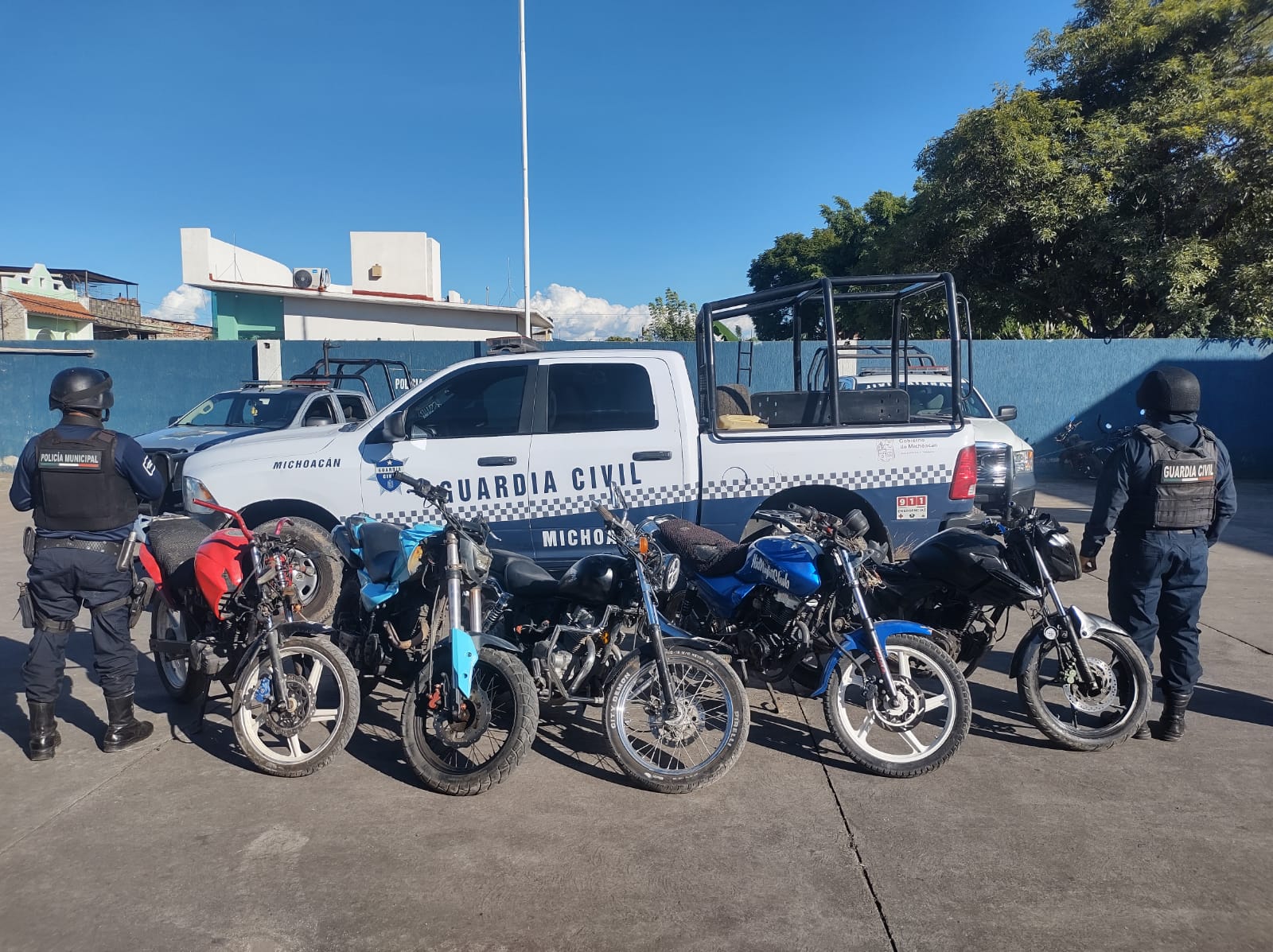 *En dos acciones, SSP asegura seis motocicletas, hay un detenido en posesión de droga y arma de fuego*