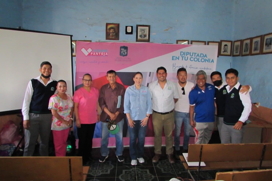 Ivonne Pantoja , Diputada local, llevó al Tele Bachillerato de La Sauceda la conferencia 